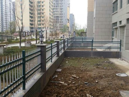 小區(qū)鋅鋼護欄為啥都在用這種？