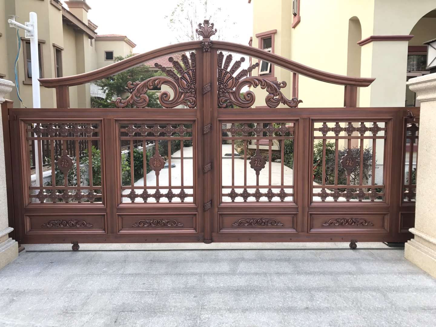 挑選與定制別墅鋁藝大門(mén)的方法