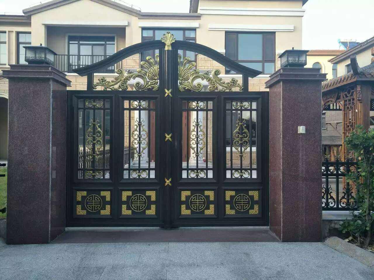 庭院鋁藝大門廠家需以市場導(dǎo)向才能中涅槃重生