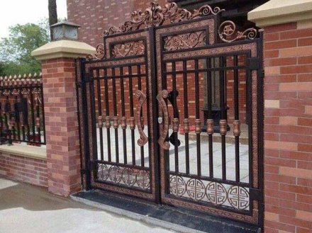 鋁藝大門(mén)廠家手把手教你選購(gòu)?fù)ピ轰X藝大門(mén)