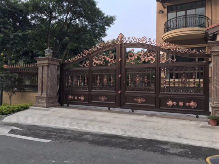 <b>鋁藝大門的價(jià)格成本區(qū)別在哪</b>