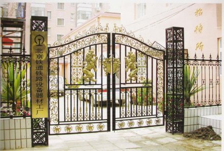 北京鐵藝大門擁有實用性和裝飾性