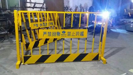 <b>基坑護(hù)欄價格-基坑護(hù)欄廠家</b>