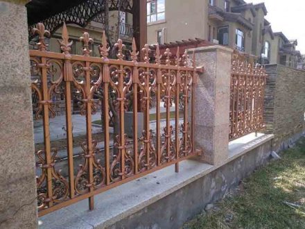 <b>目前鋁藝圍欄有什么優(yōu)勢？</b>