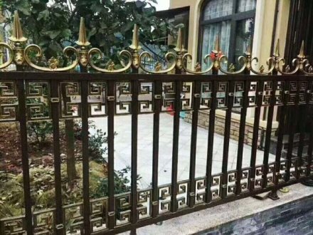 清遠簡約鋁藝大門怎么安裝-安誠護欄廠家