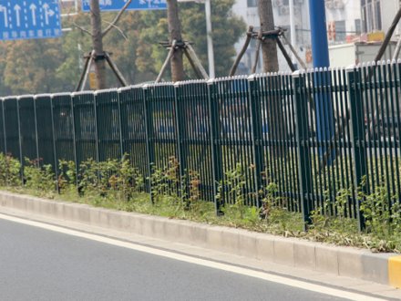 鋅鋼護(hù)欄和鐵藝護(hù)欄的區(qū)別有哪些？