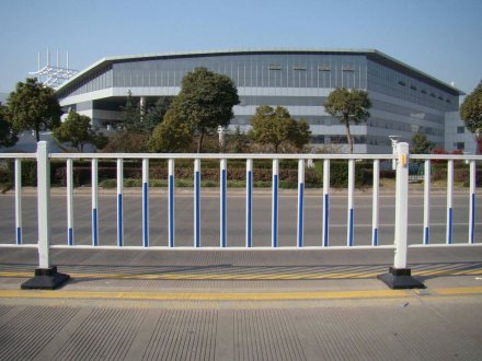 道路護(hù)欄多少錢一米？