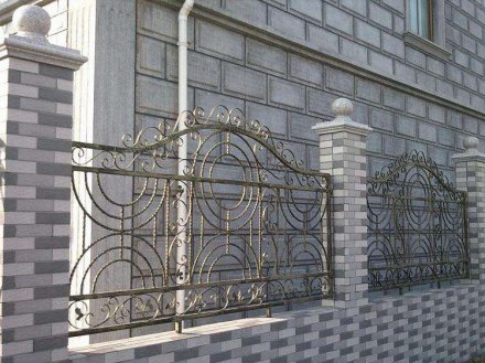  梅州鋁合金欄桿什么價(jià)格-百度推薦